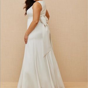 Torrid Ivory Satin Bow Back Mermaid Wedding Dress